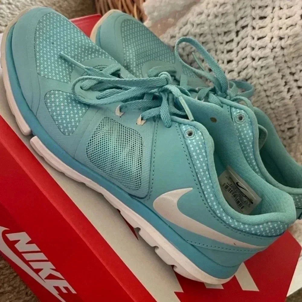 🆓Nike Fitsole Turquoise Sneakers🆓